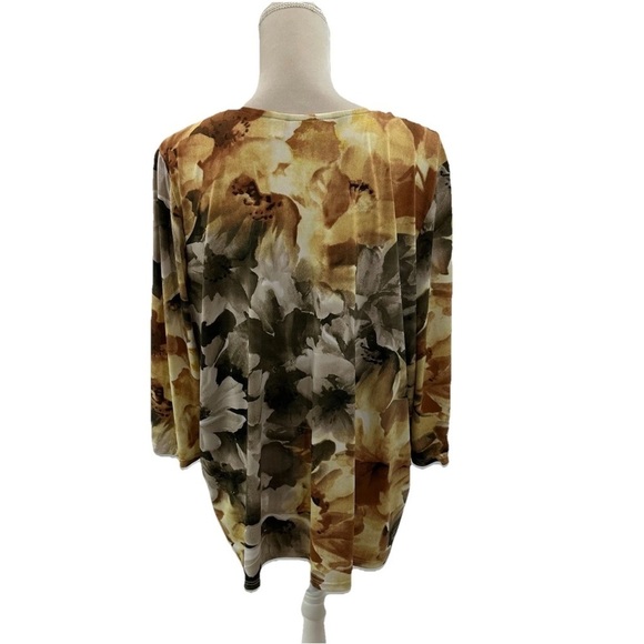 Susan Graver Floral Print Women's Top - Picture 2 of 8